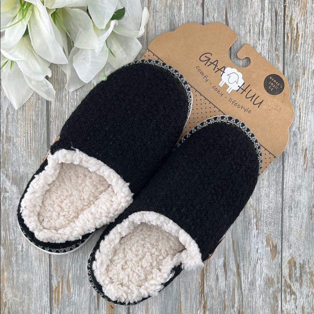 Women’s Gaa Huu Comfy Cozy Lifestyle Slippers Shoes NWT Size 5-6
